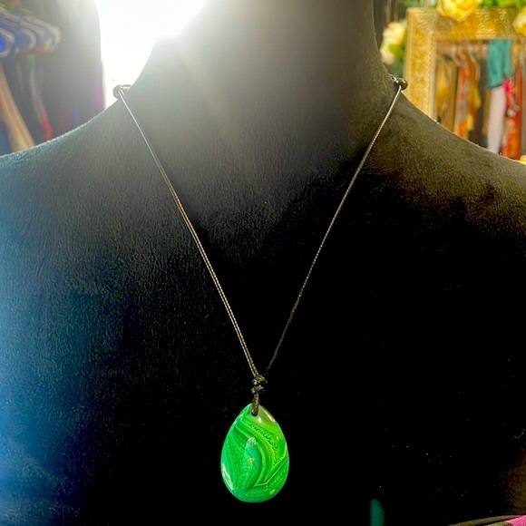 Green Malachite Pendant with adjustable black strap, wear long or as choker - Picture 2 of 6